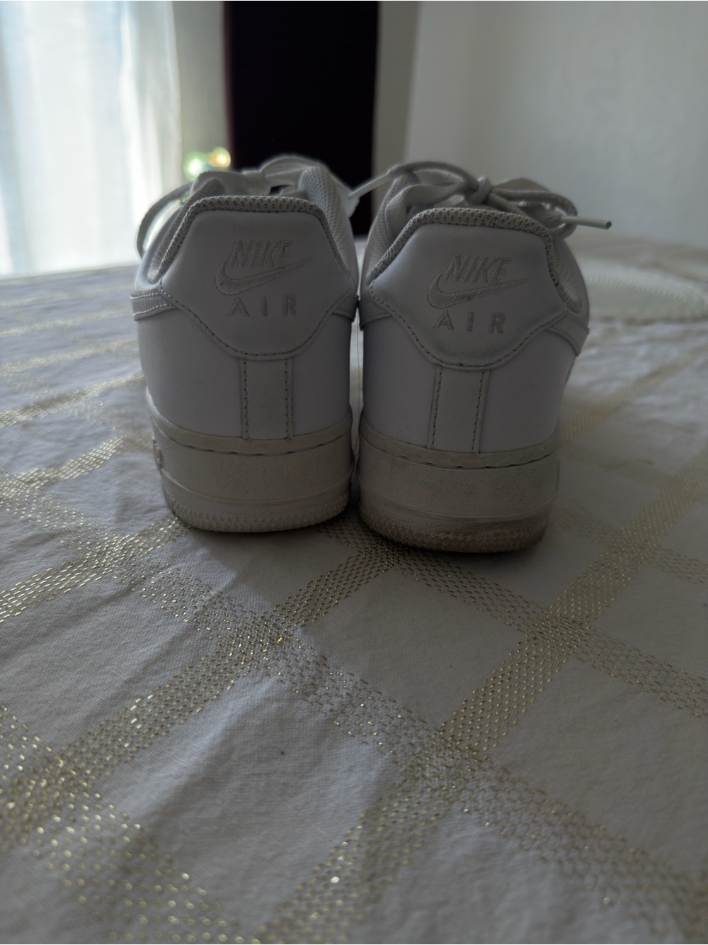 Nike Air Force White Low-Top Sneakers - Picture 5 of 6